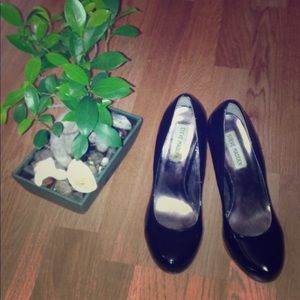 Steve Madden black patent leather shoes